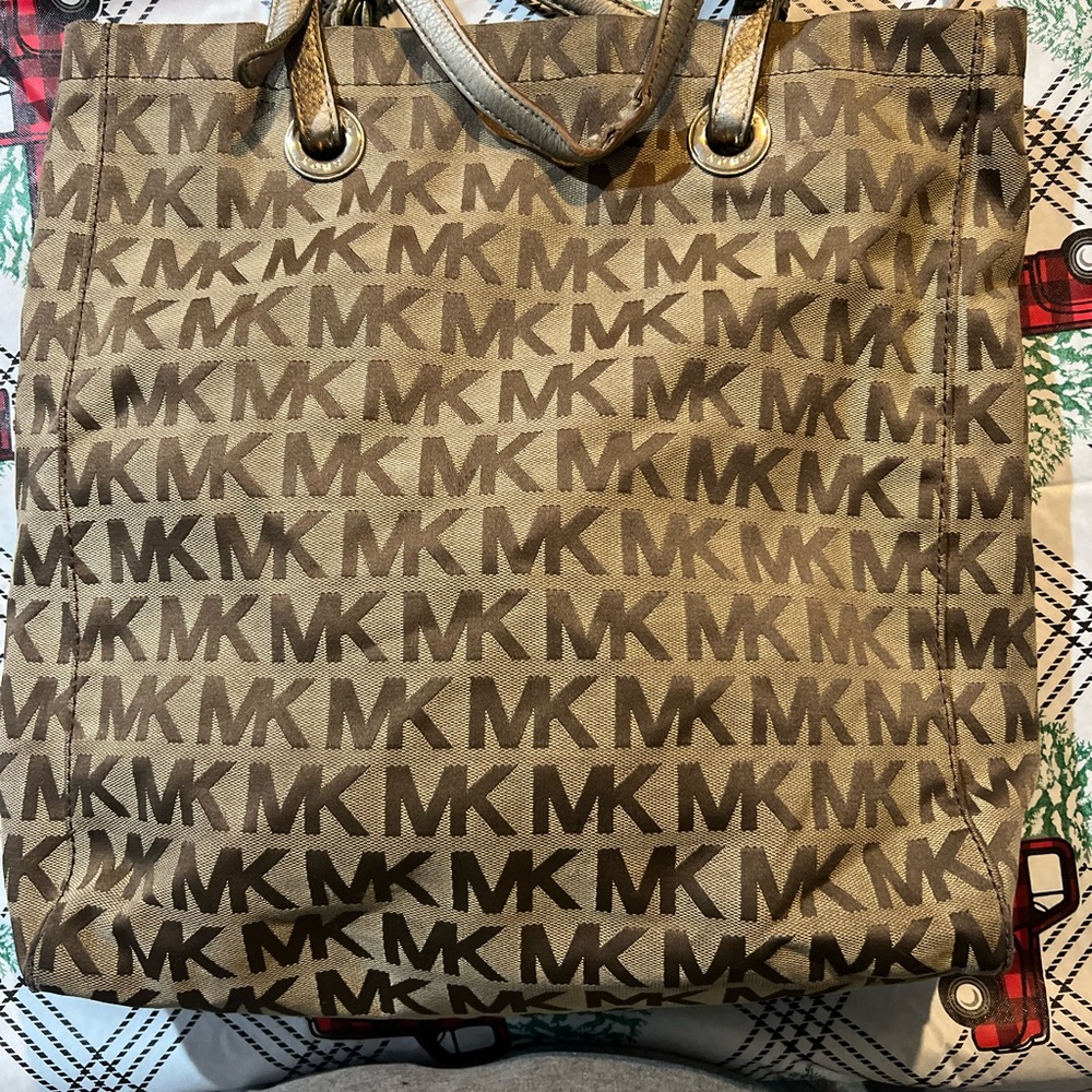 Michael Kore purse